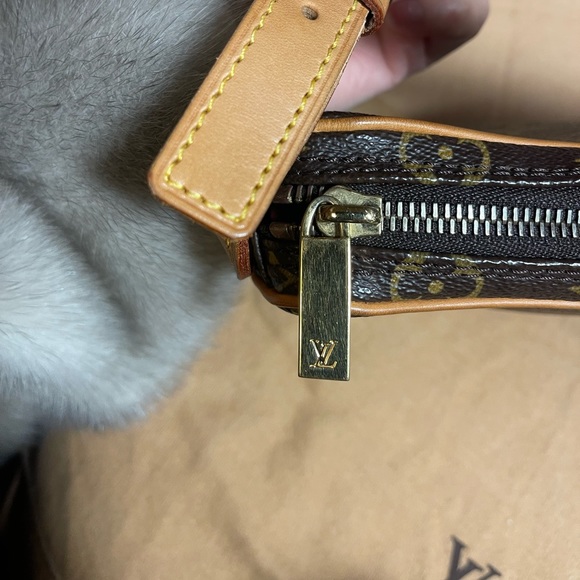 💯 authentic Louis Vuitton Croissant PM - Picture 10 of 10